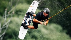 Высокий уровень воды на Шершнях не помешал провести первенство России по вейкборду