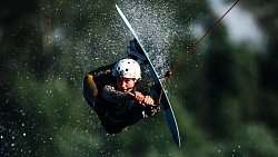 Высокий уровень воды на Шершнях не помешал провести первенство России по вейкборду