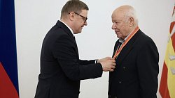 Губернатор Челябинской области Алексей Текслер вручил госнаграды