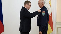 Губернатор Челябинской области Алексей Текслер вручил госнаграды