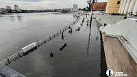 В Челябинске вырос уровень воды на прогулочной набережной