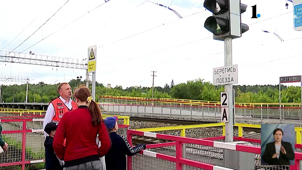 В Чебаркуле установили новые переходы через ж/д пути