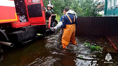 В Челябинской области сотрудники МЧС круглосуточно работают в зонах подтопления