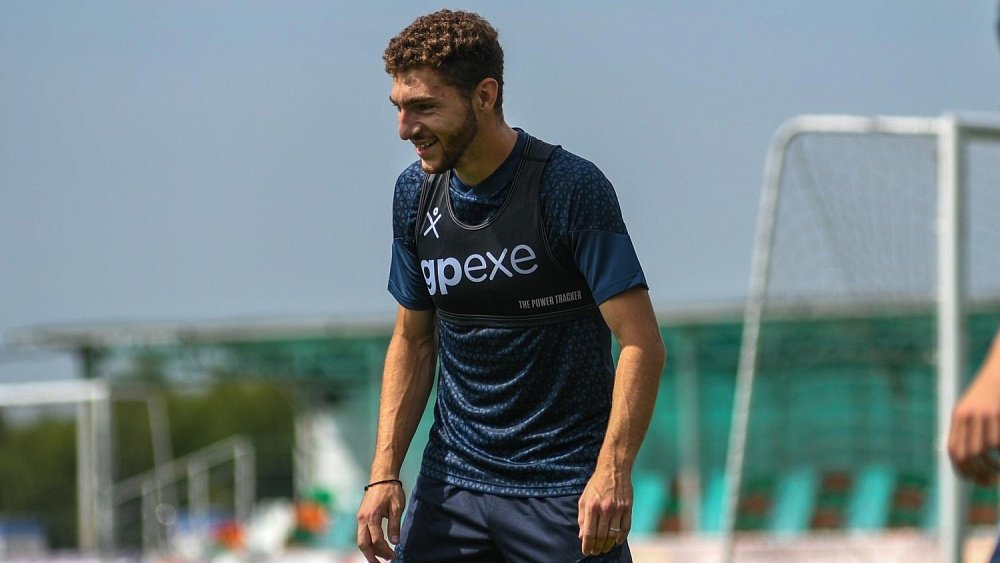 Лев по имени Гаррик — челябинский футболист рассказал, почему решил вернуться домой