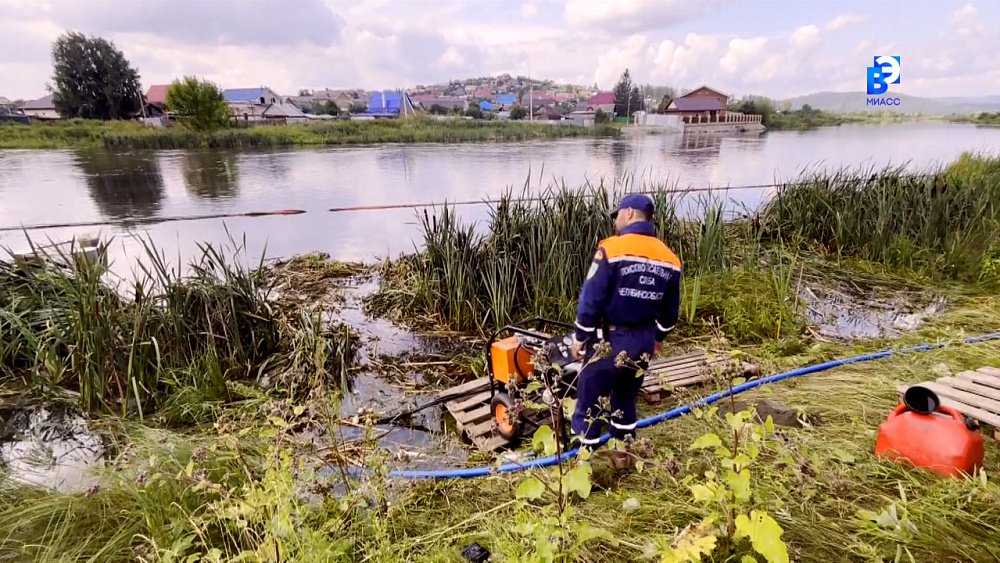Из миасских водоемов откачали 12 тонн масляных отходов