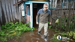 Губернатор Алексей Текслер осмотрел подтопленные улицы в Миассе и поговорил с жителями