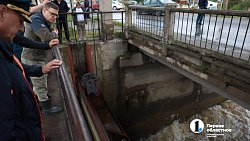 Губернатор Алексей Текслер осмотрел подтопленные улицы в Миассе и поговорил с жителями