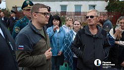 Губернатор Алексей Текслер осмотрел подтопленные улицы в Миассе и поговорил с жителями