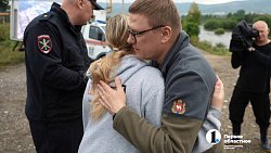 Губернатор Алексей Текслер осмотрел подтопленные улицы в Миассе и поговорил с жителями