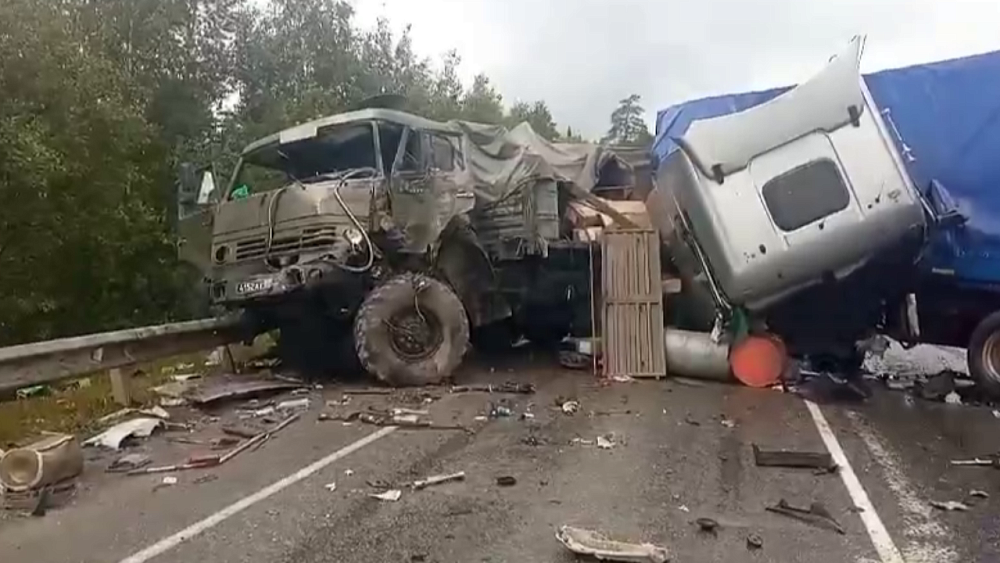 Две фуры столкнулись на трассе М‑5 в Ашинском районе