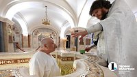 В кафедральном соборе на северо-западе Челябинска впервые крестили взрослого с полным погружением в воду