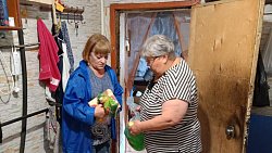 Депутаты и волонтеры «Единой России» навестили пострадавших от паводка в Челябинской области