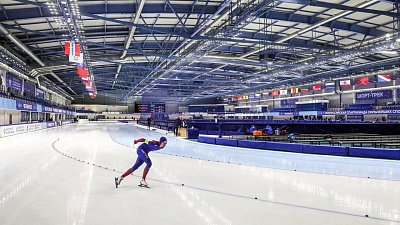 В ледовом дворце «Уральская молния» конькобежцы начали подготовку к новому сезону
