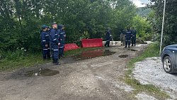 В Миассе ведут работу по очистке реки от масляных сбросов