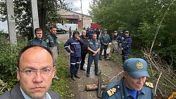 В Миассе ведут работу по очистке реки от масляных сбросов