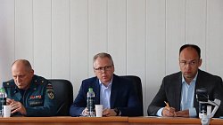 В Миассе ведут работу по очистке реки от масляных сбросов