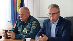 В Миассе ведут работу по очистке реки от масляных сбросов