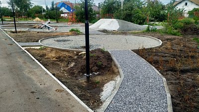 В поселке Шершни по инициативе местных жителей идет реновация сквера