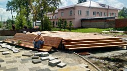 В поселке Шершни по инициативе местных жителей идет реновация сквера