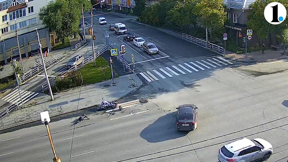 Мотоциклист попал под колеса автомобиля в Челябинске
