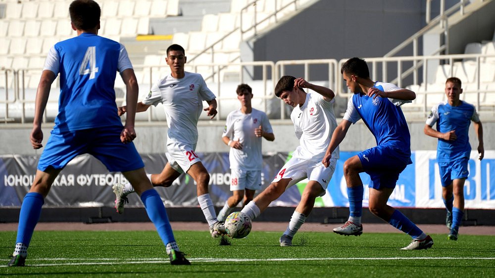 Команда «Челябинск-ОСШ» сохранила третье место в первенстве Юношеской футбольной лиги