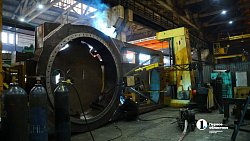 Алексей Текслер осмотрел производство башенных кранов в Нязепетровске