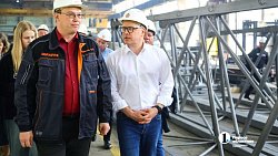 Алексей Текслер осмотрел производство башенных кранов в Нязепетровске