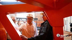 Алексей Текслер осмотрел производство башенных кранов в Нязепетровске