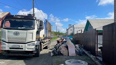 В Коркино начали вывозить мусор из подтопленного частного сектора