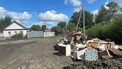 В Коркино начали вывозить мусор из подтопленного частного сектора