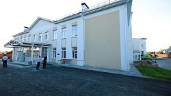 В Каслях обновили школу, автовокзал и музей