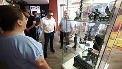 В Каслях обновили школу, автовокзал и музей