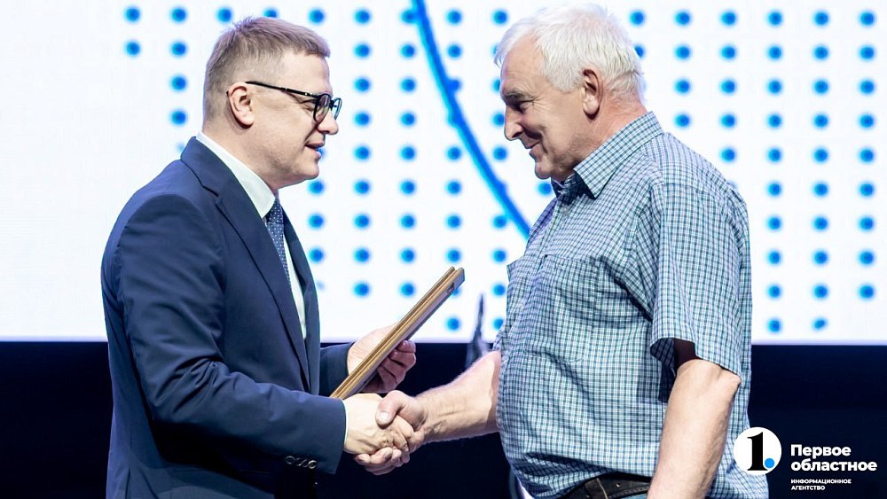 Алексей Текслер вручил награды лучшим работникам строительной отрасли