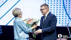 Алексей Текслер вручил награды лучшим работникам строительной отрасли