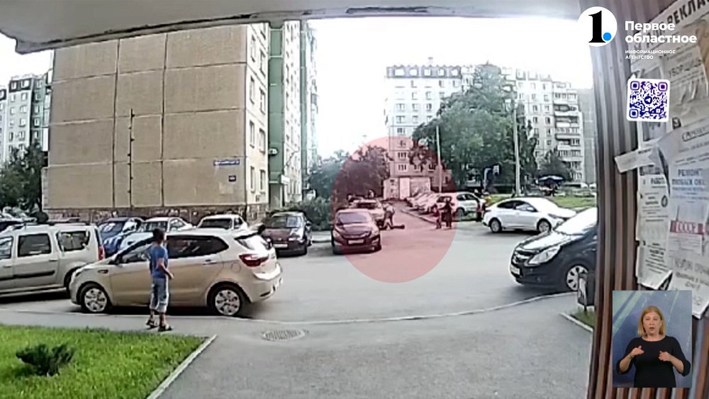 В Челябинске самокатчик протаранил машину