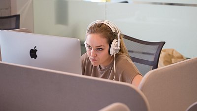 В Челябинске 40% молодежи относится к покупкам в ресейле позитивно