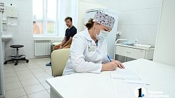 «Шанс заразиться от человека с пневмонией и менингитом стремится к нулю»: главный пульмонолог — о важности вакцинации челябинцев