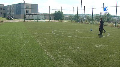 Новое футбольное поле строят в поселке Ленинск