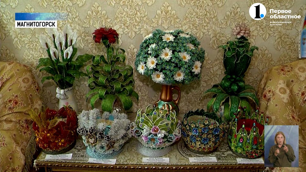 Мастерица создала из бисера наряд императрицы