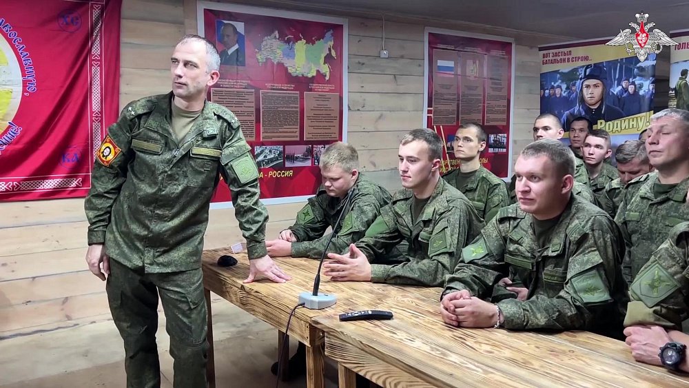 Челябинские призывники пообщались с артиллеристами, находящимися в зоне СВО