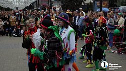 В центре Челябинска прошел фантастический караван с верблюдами и пегасом