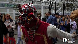 В центре Челябинска прошел фантастический караван с верблюдами и пегасом