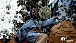 В центре Челябинска прошел фантастический караван с верблюдами и пегасом