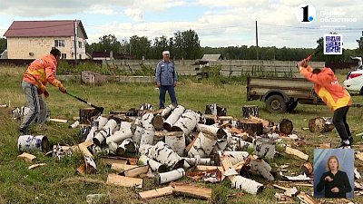 Южноуральские волонтеры помогают по хозяйству жителям Аргаяшского района