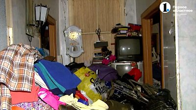 Пенсионерка с синдромом Плюшкина «душит» соседей мусором