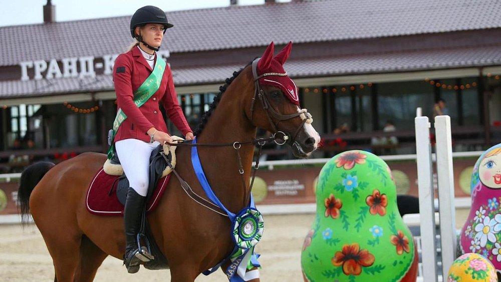 Челябинка Ксения Хайрулина завоевала серебро на чемпионате России по конкуру