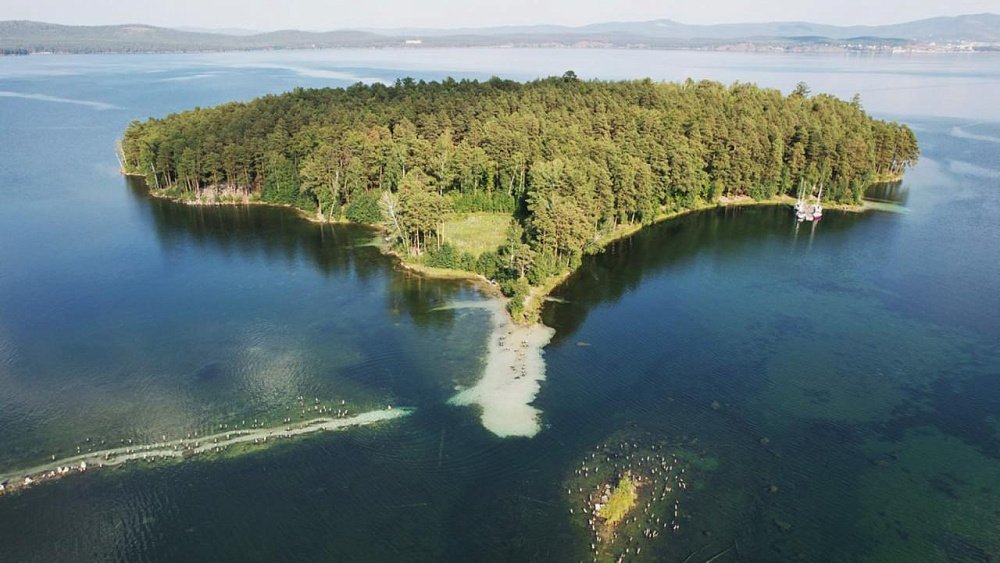 На острове Веры на Тургояке ведутся работы по благоустройству природного памятника