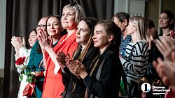 Юбилейный сезон в челябинском Молодежном театре открыли шекспировской комедией