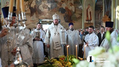 Митрополит Алексий совершил праздничную литургию в Свято‑Троицком храме Челябинска