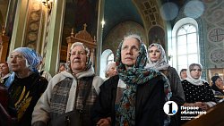 Митрополит Алексий совершил праздничную литургию в Свято‑Троицком храме Челябинска